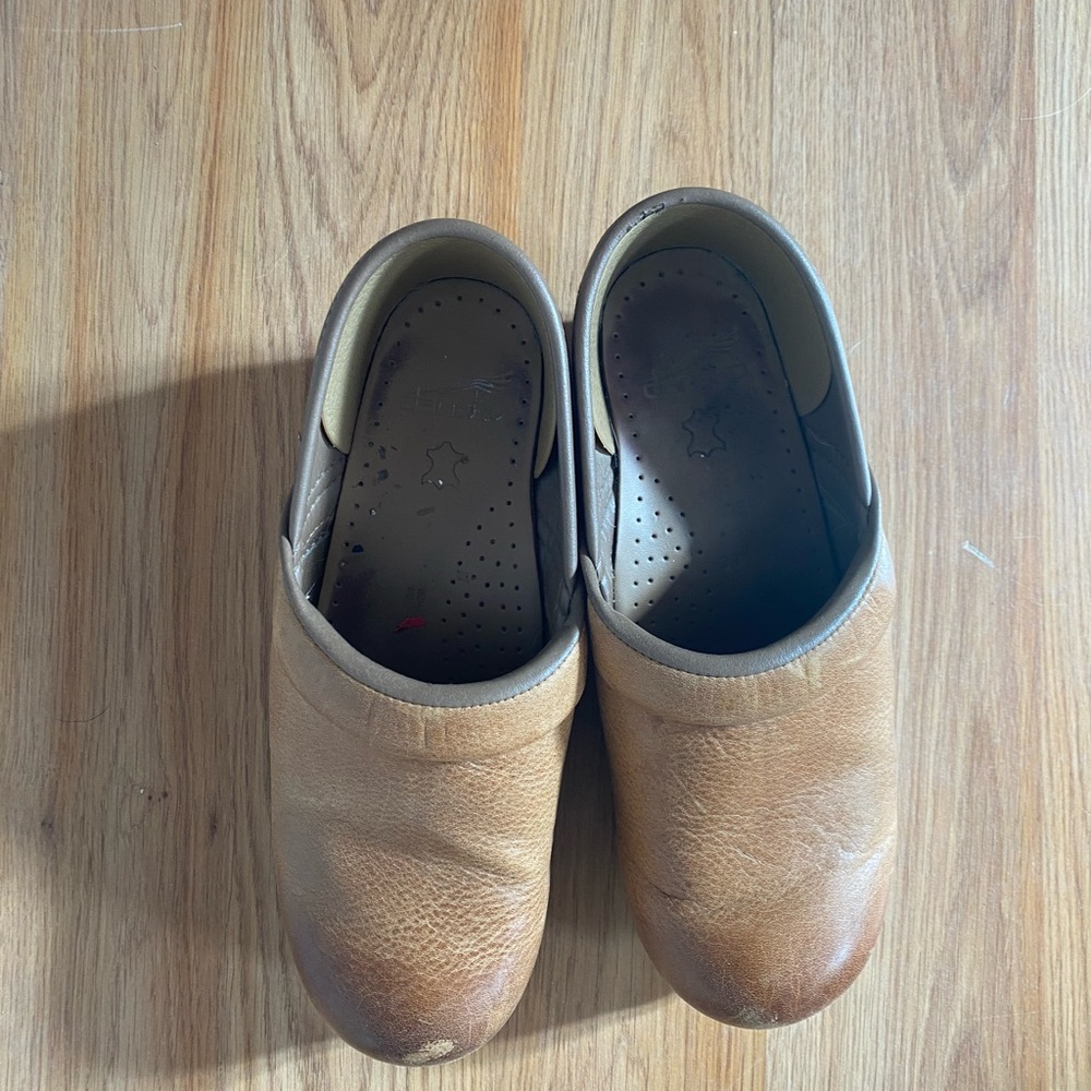 Cognac clogs 38 wide